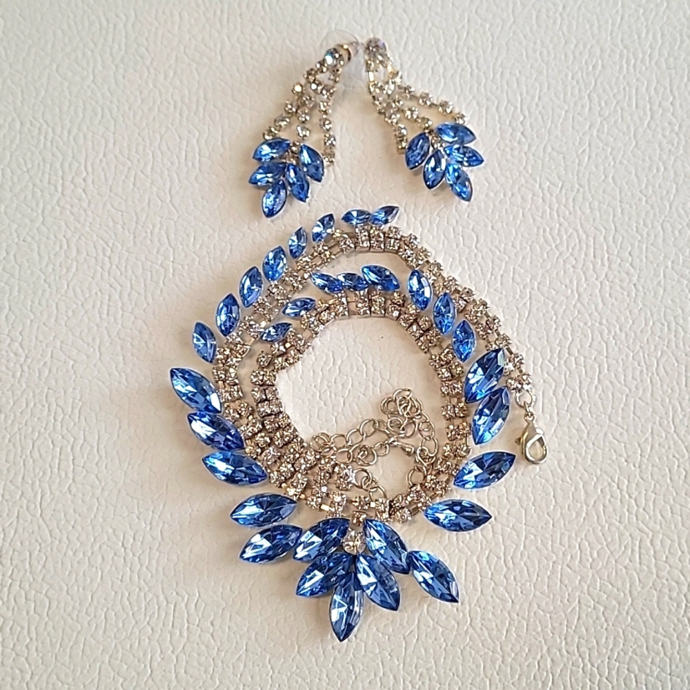 NECKLACE & EARRINGS